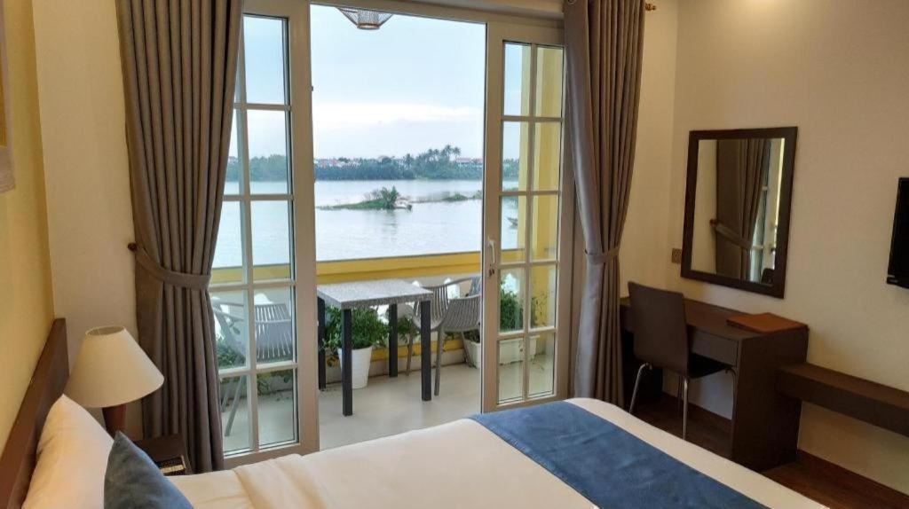 Hotel Triple Riverside Hoian