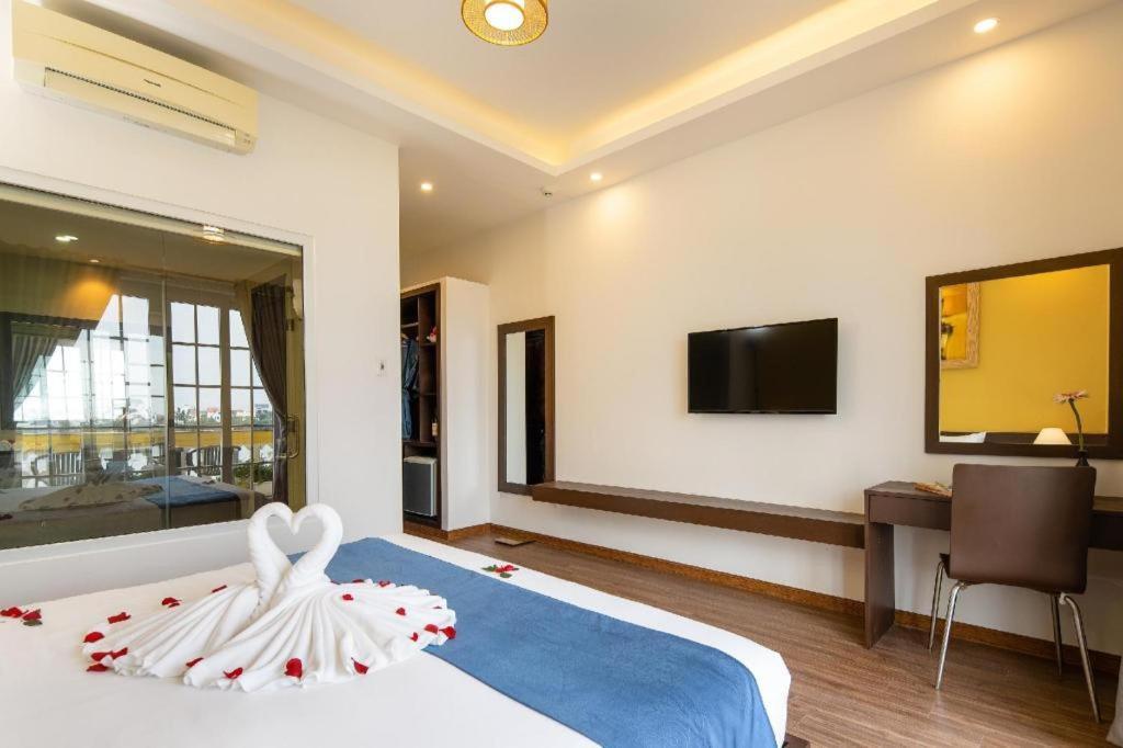 Triple Riverside Hoian