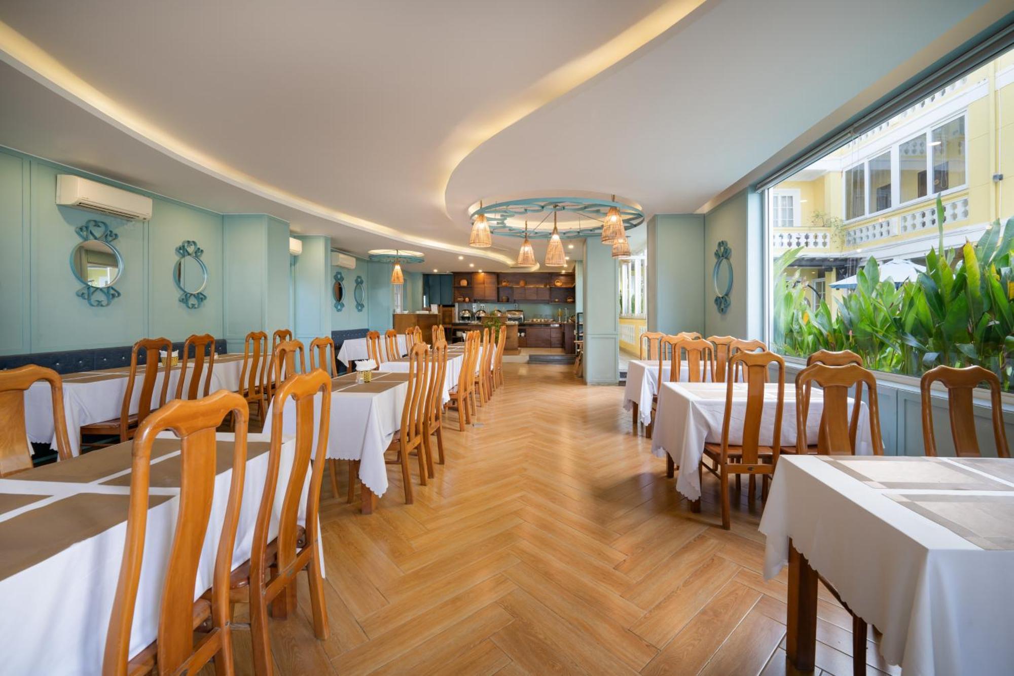 Triple Riverside Khách sạn