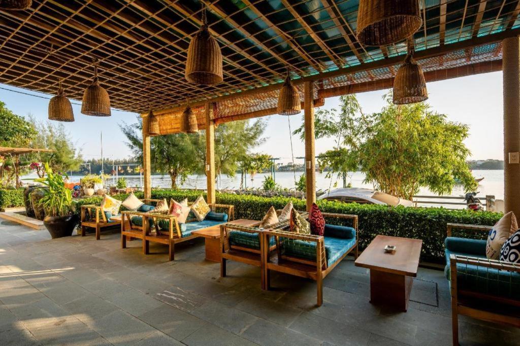 Triple Riverside Khách sạn